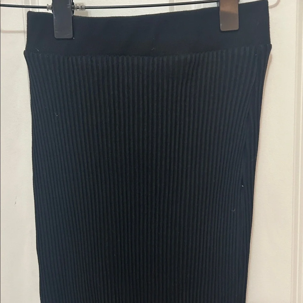 Zara high waisted, ribbed stretchy midi pencil skirt size small black NWT
